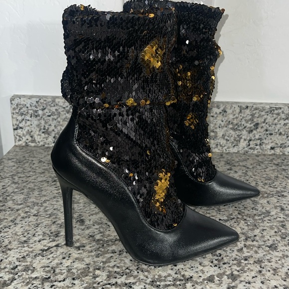 Liliana Shoes - LILIANA SLOUCH SEQUIN POINTY BOOT SIZE 7 1/2 Black Gold. 4.5 inch heel Stilettos